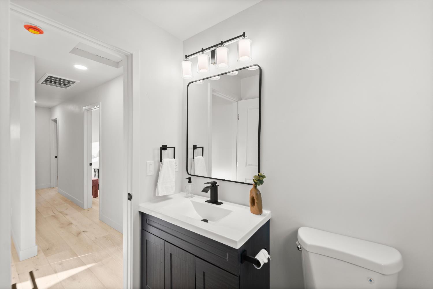 Detail Gallery Image 28 of 56 For 2429 50th Ave, Sacramento,  CA 95822 - 4 Beds | 2 Baths