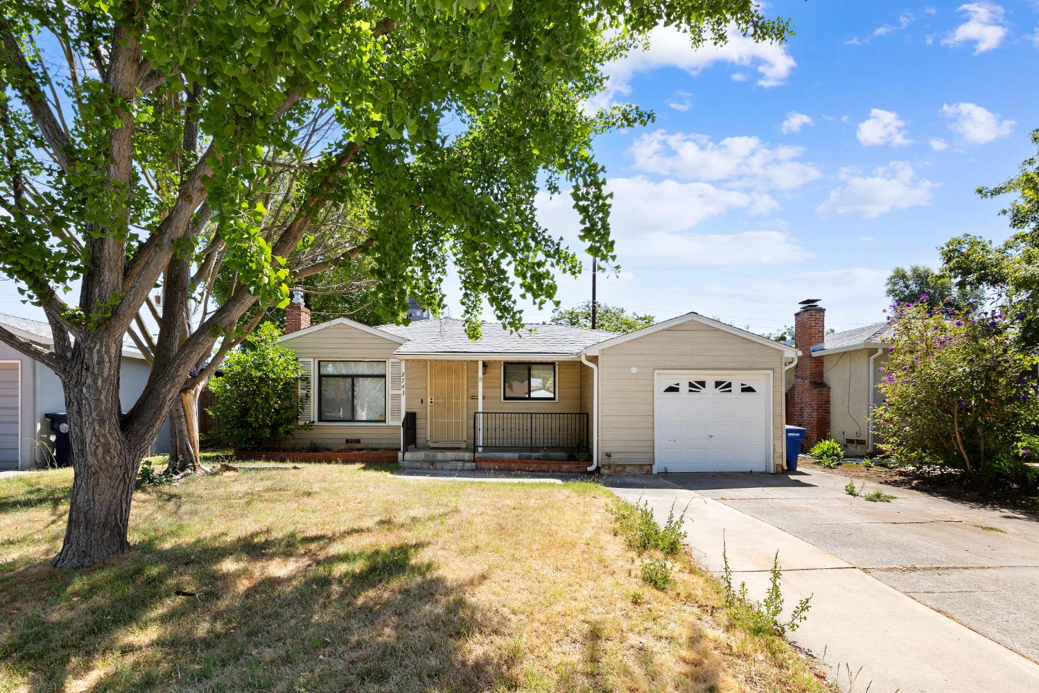 Detail Gallery Image 2 of 31 For 2743 Kroy Way, Sacramento,  CA 95817 - 3 Beds | 1 Baths