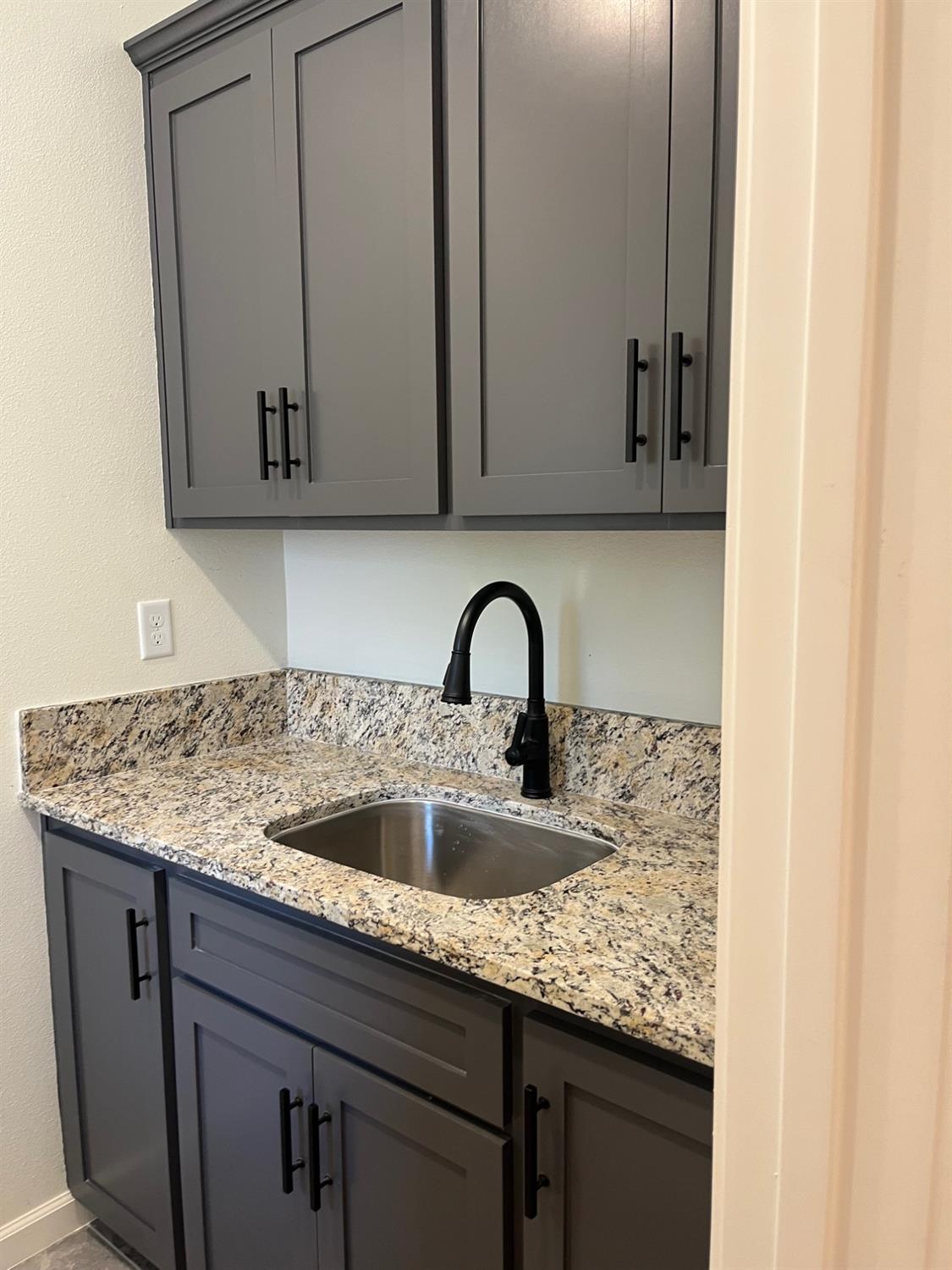 Detail Gallery Image 13 of 23 For 8520 Lake Shore Dr, Chowchilla,  CA 93610 - 3 Beds | 3 Baths
