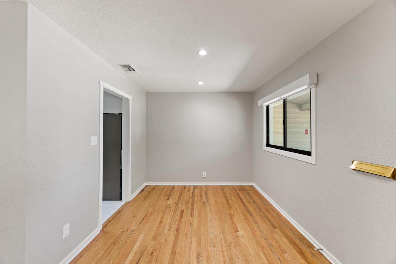 Detail Gallery Image 7 of 31 For 2743 Kroy Way, Sacramento,  CA 95817 - 3 Beds | 1 Baths