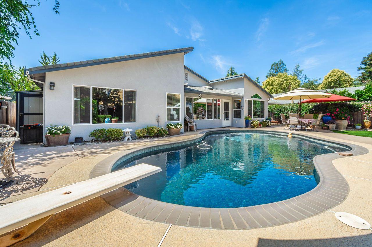 Detail Gallery Image 40 of 43 For 3009 Heirloom Way, Sacramento,  CA 95826 - 4 Beds | 2 Baths