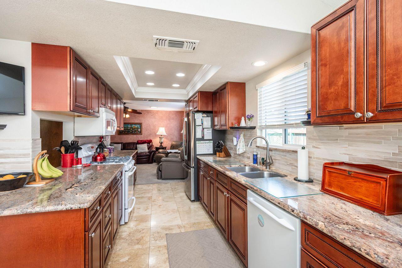 Detail Gallery Image 14 of 43 For 3009 Heirloom Way, Sacramento,  CA 95826 - 4 Beds | 2 Baths