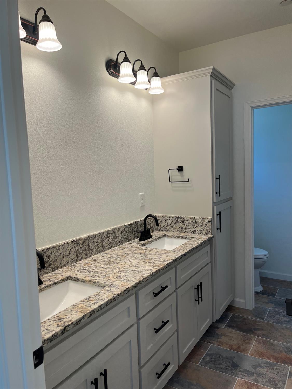 Detail Gallery Image 18 of 23 For 8520 Lake Shore Dr, Chowchilla,  CA 93610 - 3 Beds | 3 Baths