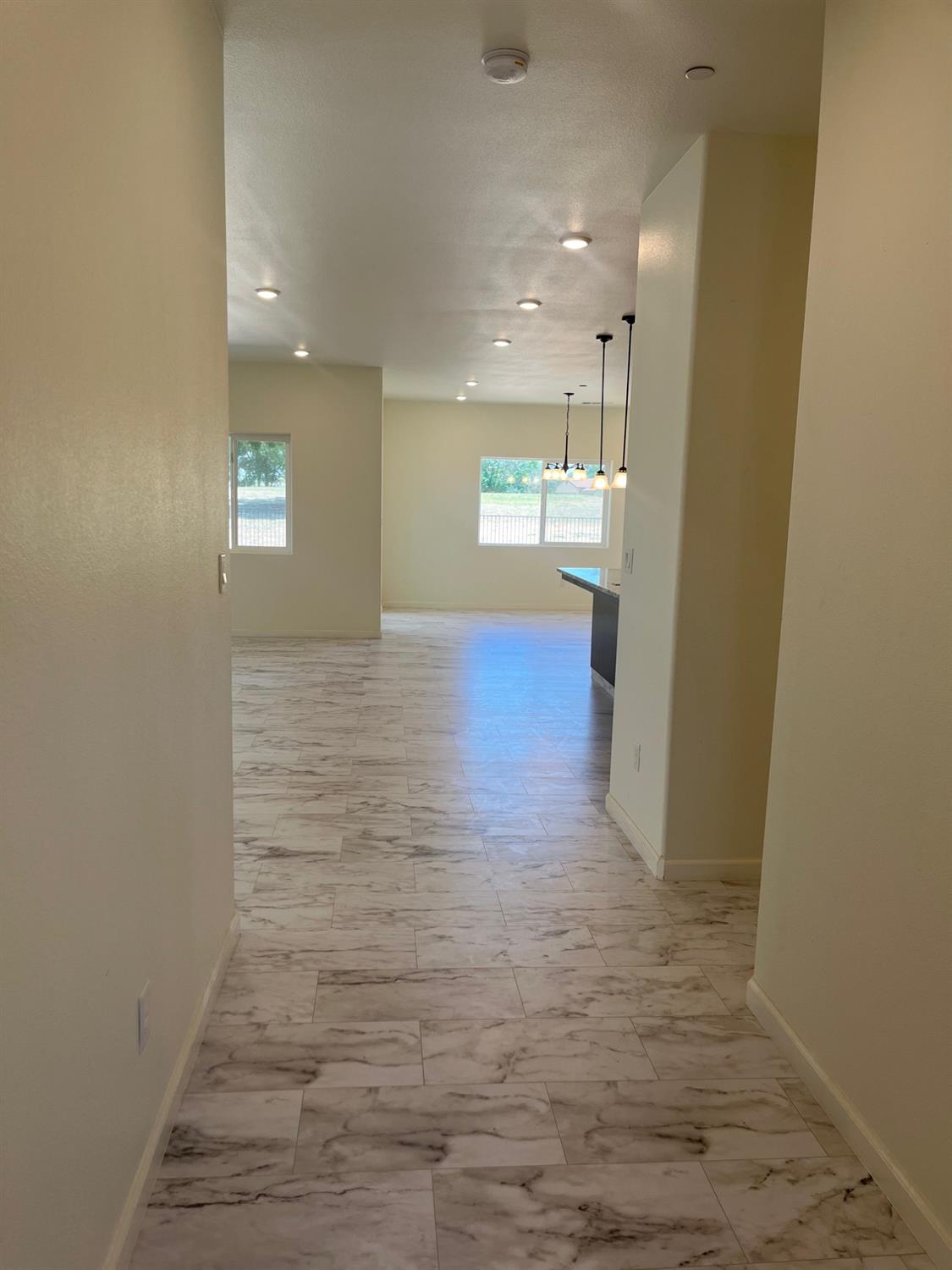 Detail Gallery Image 5 of 23 For 8520 Lake Shore Dr, Chowchilla,  CA 93610 - 3 Beds | 3 Baths