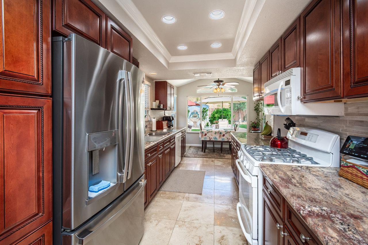 Detail Gallery Image 15 of 43 For 3009 Heirloom Way, Sacramento,  CA 95826 - 4 Beds | 2 Baths