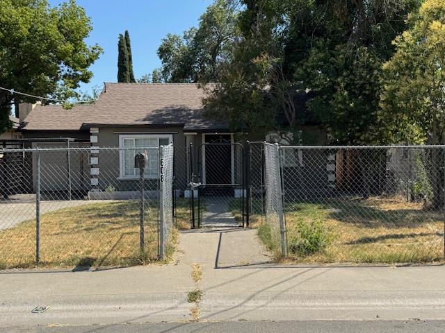Detail Gallery Image 2 of 32 For 608 Morey Ave, Sacramento,  CA 95838 - 2 Beds | 1 Baths