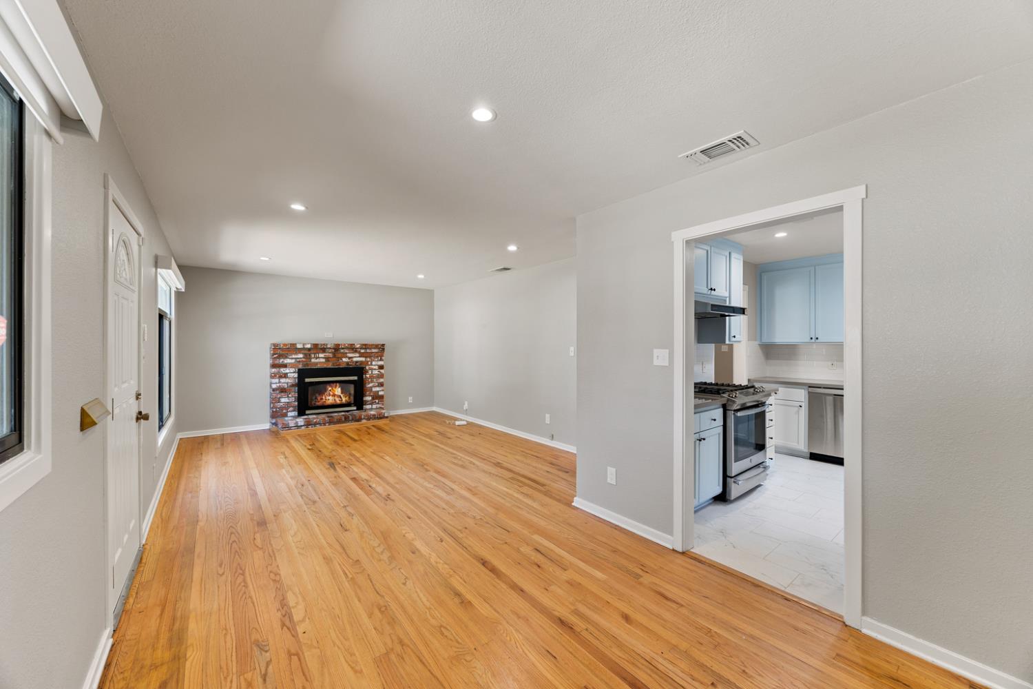 Detail Gallery Image 8 of 31 For 2743 Kroy Way, Sacramento,  CA 95817 - 3 Beds | 1 Baths