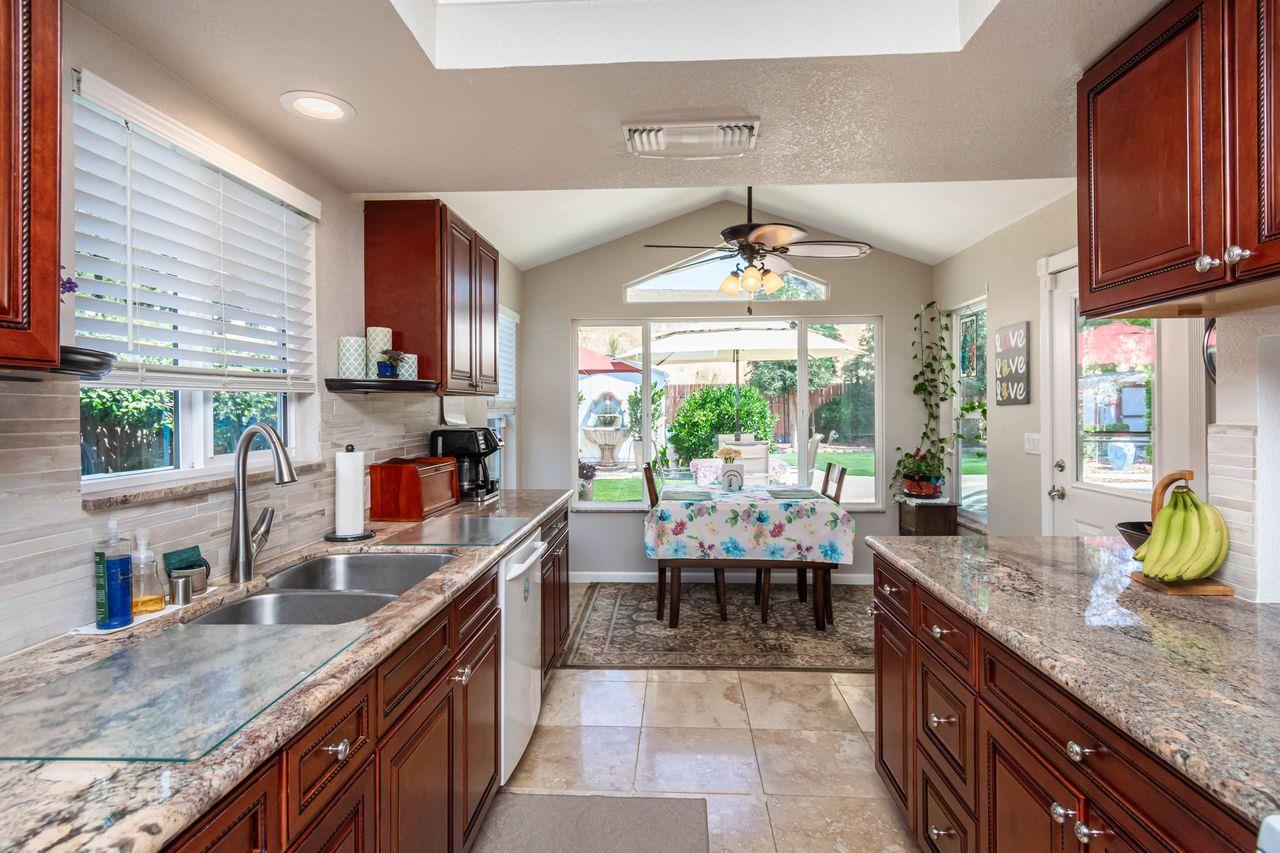 Detail Gallery Image 17 of 43 For 3009 Heirloom Way, Sacramento,  CA 95826 - 4 Beds | 2 Baths