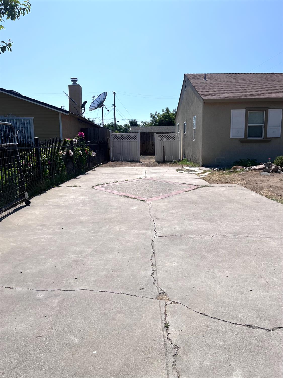 Detail Gallery Image 6 of 43 For 401 Marshall Ave, Modesto,  CA 95351 - 3 Beds | 1 Baths