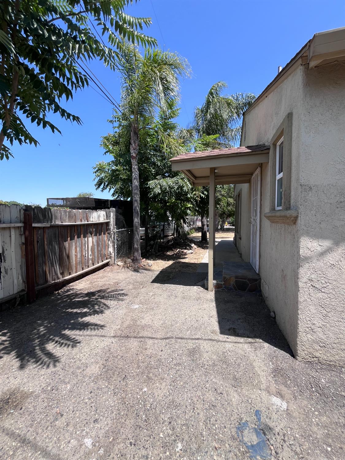 Detail Gallery Image 4 of 43 For 401 Marshall Ave, Modesto,  CA 95351 - 3 Beds | 1 Baths