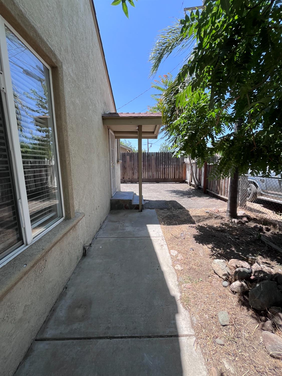 Detail Gallery Image 3 of 43 For 401 Marshall Ave, Modesto,  CA 95351 - 3 Beds | 1 Baths