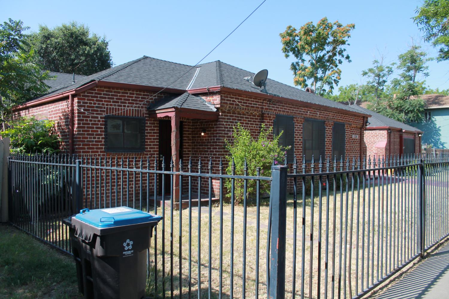 Detail Gallery Image 4 of 26 For 134 W Park St, Stockton,  CA 95202 - – Beds | – Baths