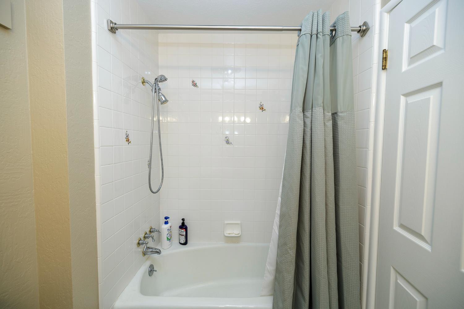 Detail Gallery Image 29 of 88 For 1800 Sperry Rd, Hughson,  CA 95326 - 3 Beds | 3/1 Baths