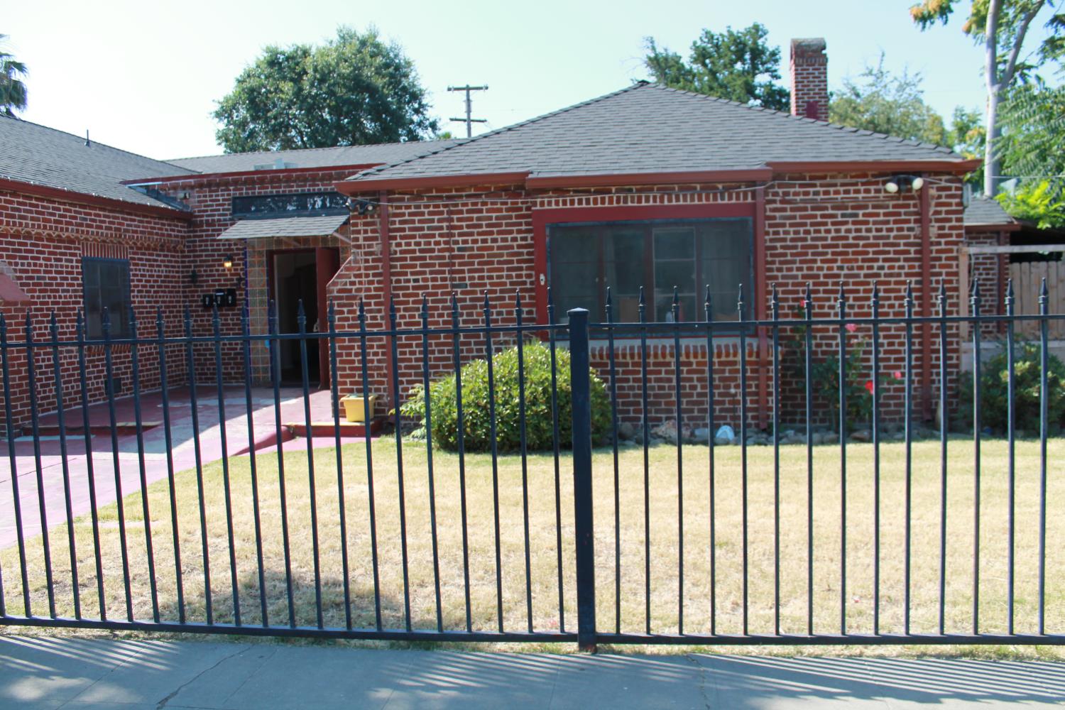 Detail Gallery Image 2 of 26 For 134 W Park St, Stockton,  CA 95202 - – Beds | – Baths