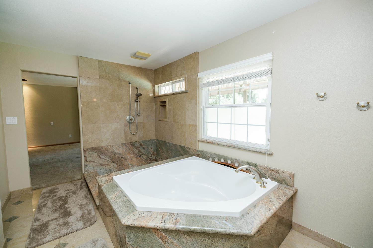 Detail Gallery Image 33 of 88 For 1800 Sperry Rd, Hughson,  CA 95326 - 3 Beds | 3/1 Baths