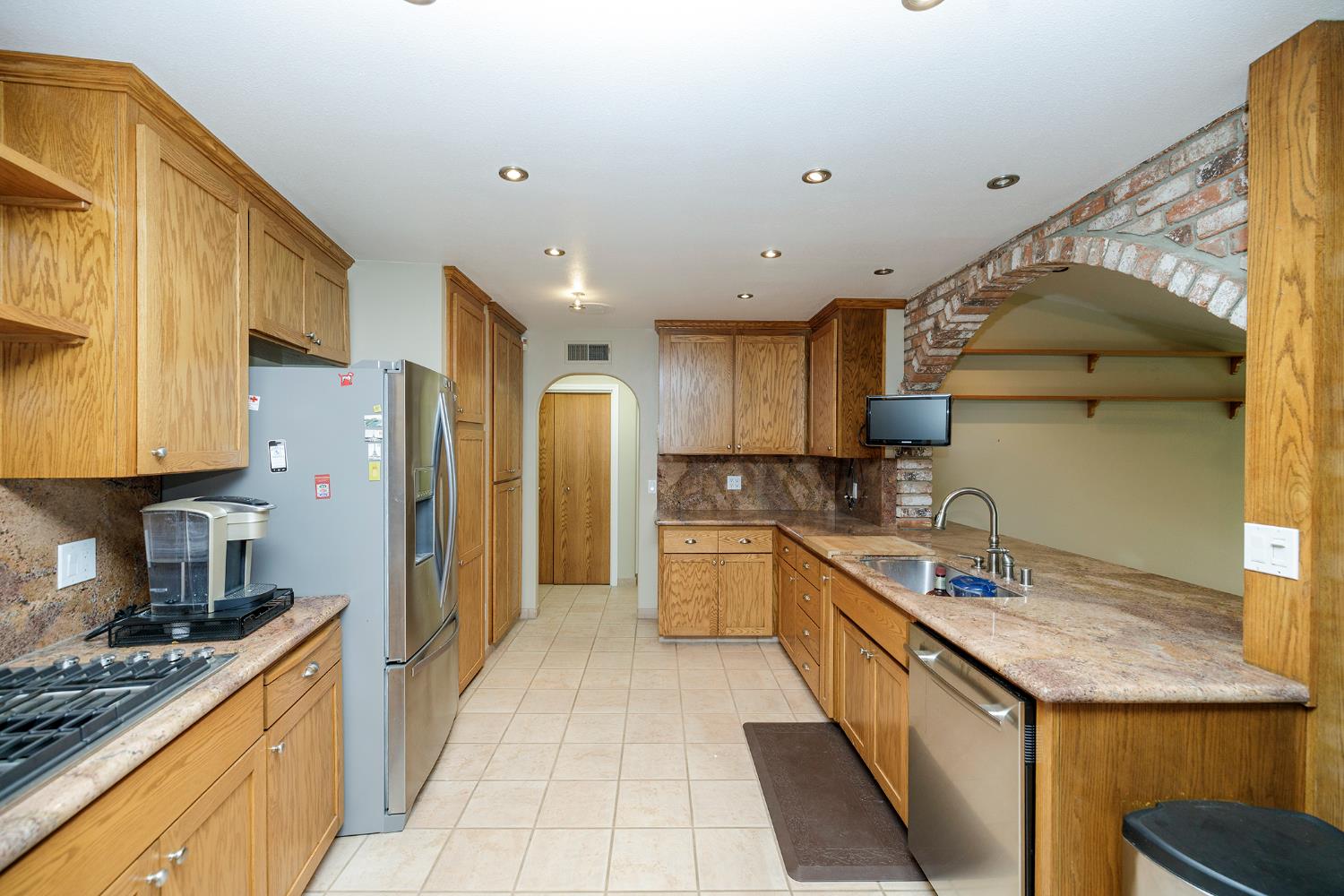 Detail Gallery Image 16 of 88 For 1800 Sperry Rd, Hughson,  CA 95326 - 3 Beds | 3/1 Baths