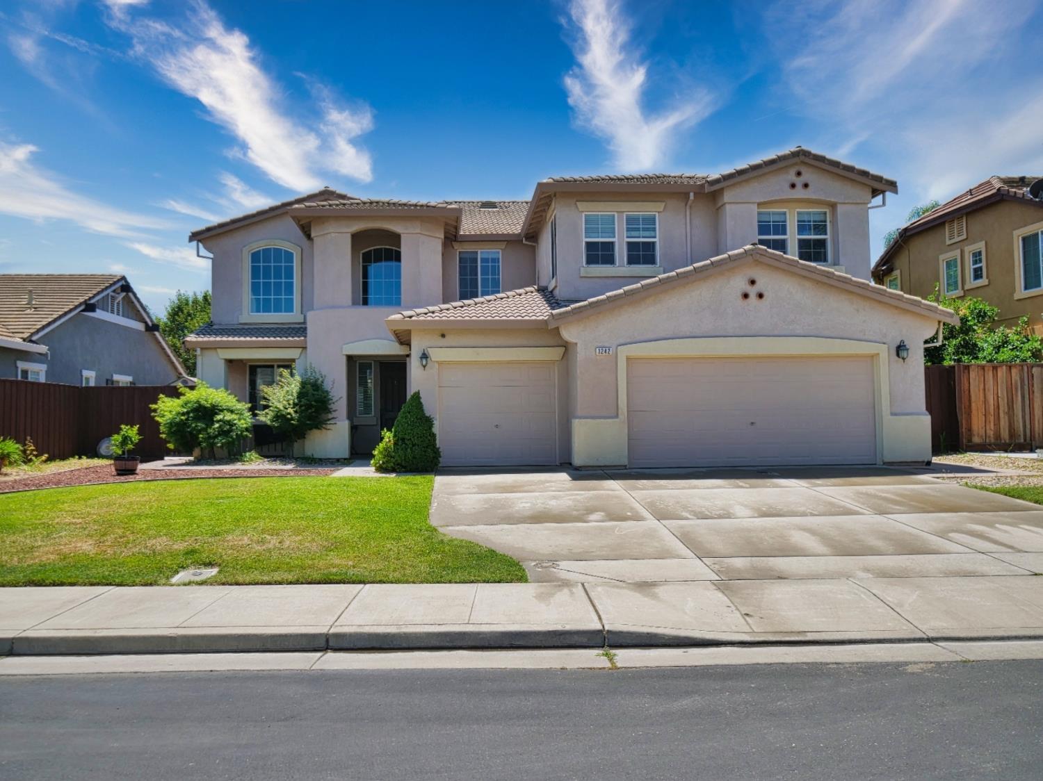 Detail Gallery Image 1 of 28 For 1242 Tulloch Dr, Tracy,  CA 95304 - 5 Beds | 3 Baths