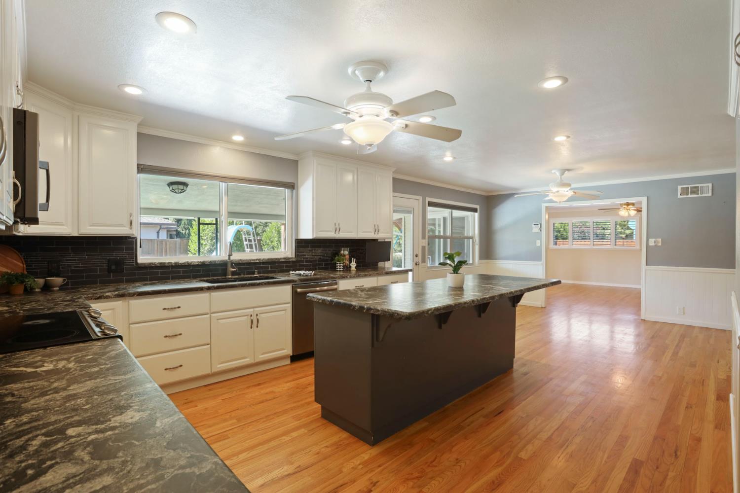 Detail Gallery Image 28 of 72 For 6796 E Woodward Ave, Manteca,  CA 95337 - 4 Beds | 2/1 Baths