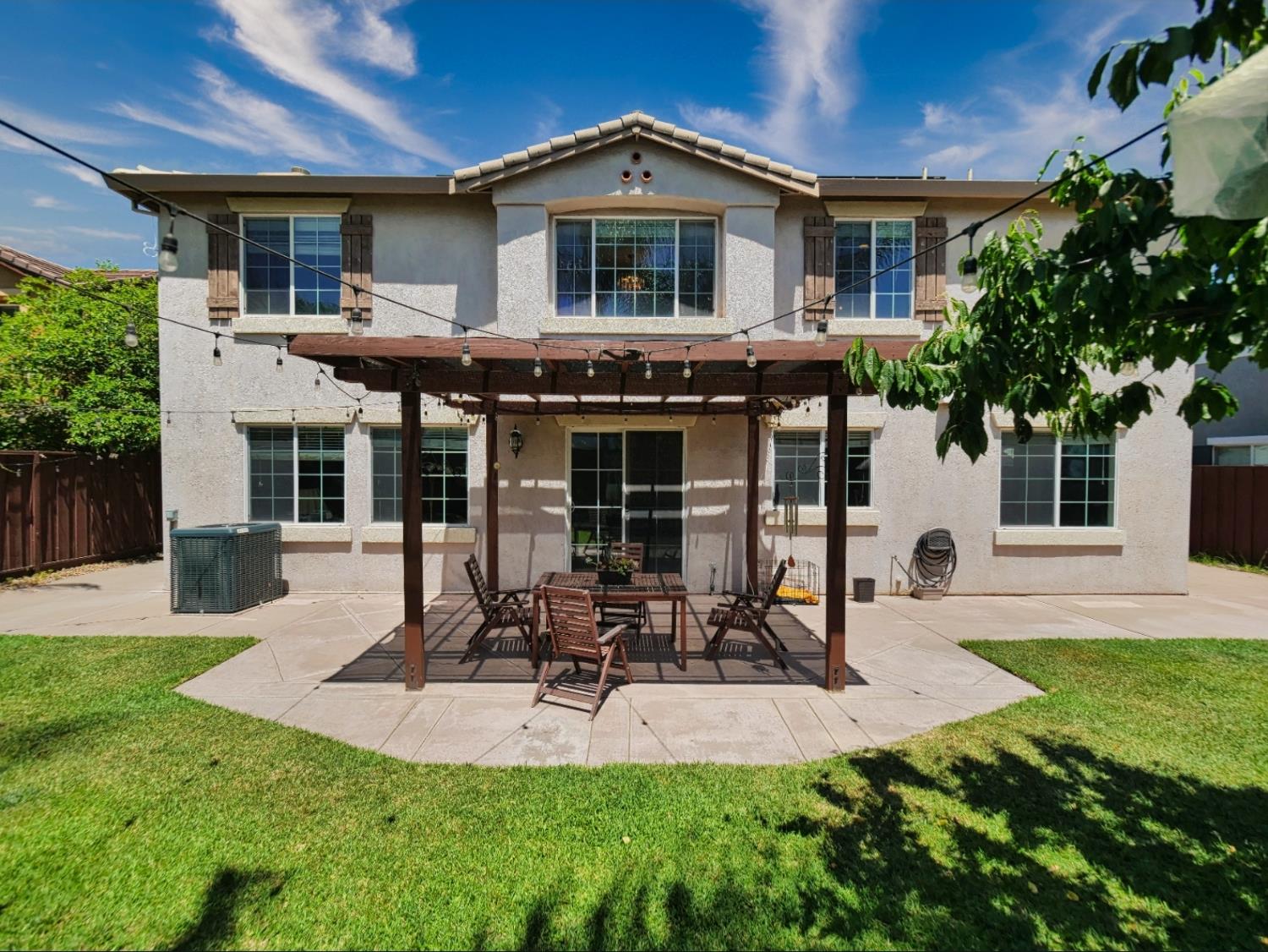 Detail Gallery Image 6 of 28 For 1242 Tulloch Dr, Tracy,  CA 95304 - 5 Beds | 3 Baths
