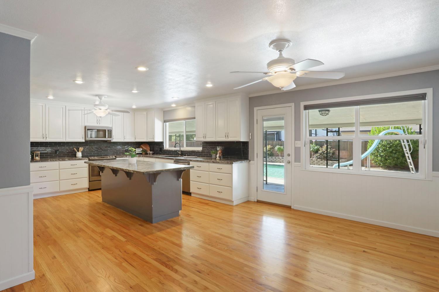Detail Gallery Image 2 of 72 For 6796 E Woodward Ave, Manteca,  CA 95337 - 4 Beds | 2/1 Baths