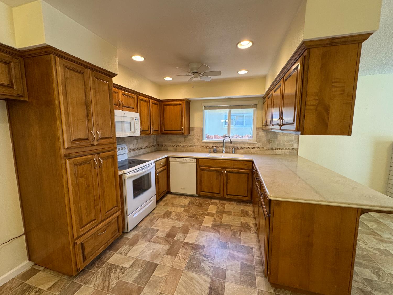 Queenaire Lane, Modesto, California image 11
