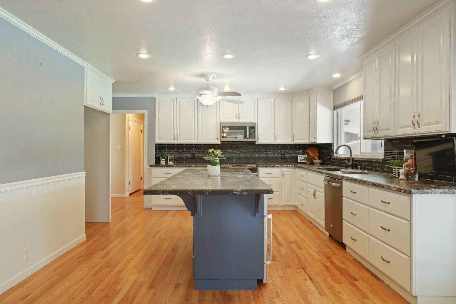 Detail Gallery Image 26 of 72 For 6796 E Woodward Ave, Manteca,  CA 95337 - 4 Beds | 2/1 Baths