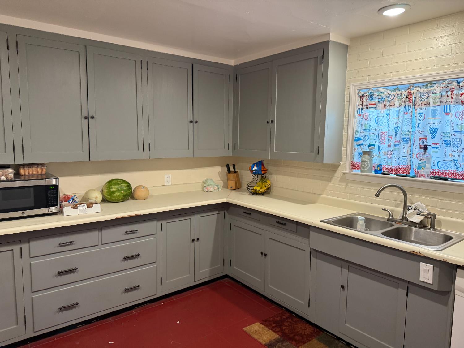 Detail Gallery Image 10 of 26 For 134 W Park St, Stockton,  CA 95202 - – Beds | – Baths