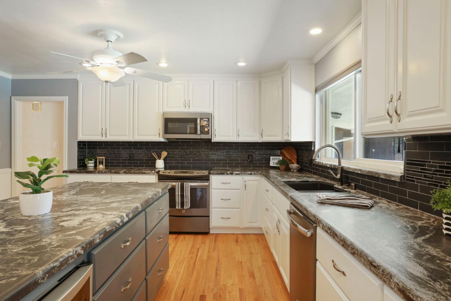 Detail Gallery Image 30 of 72 For 6796 E Woodward Ave, Manteca,  CA 95337 - 4 Beds | 2/1 Baths