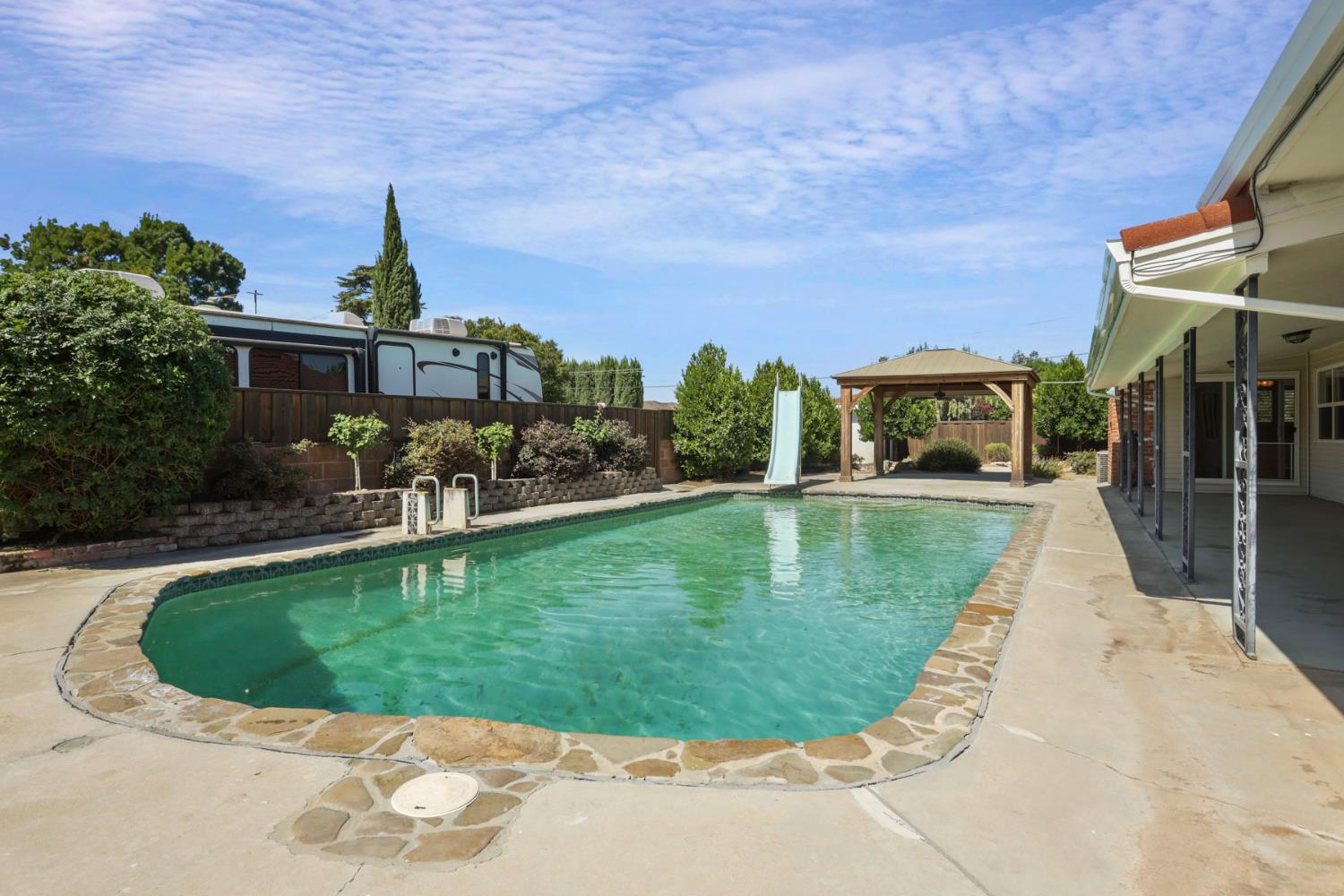 Detail Gallery Image 4 of 72 For 6796 E Woodward Ave, Manteca,  CA 95337 - 4 Beds | 2/1 Baths