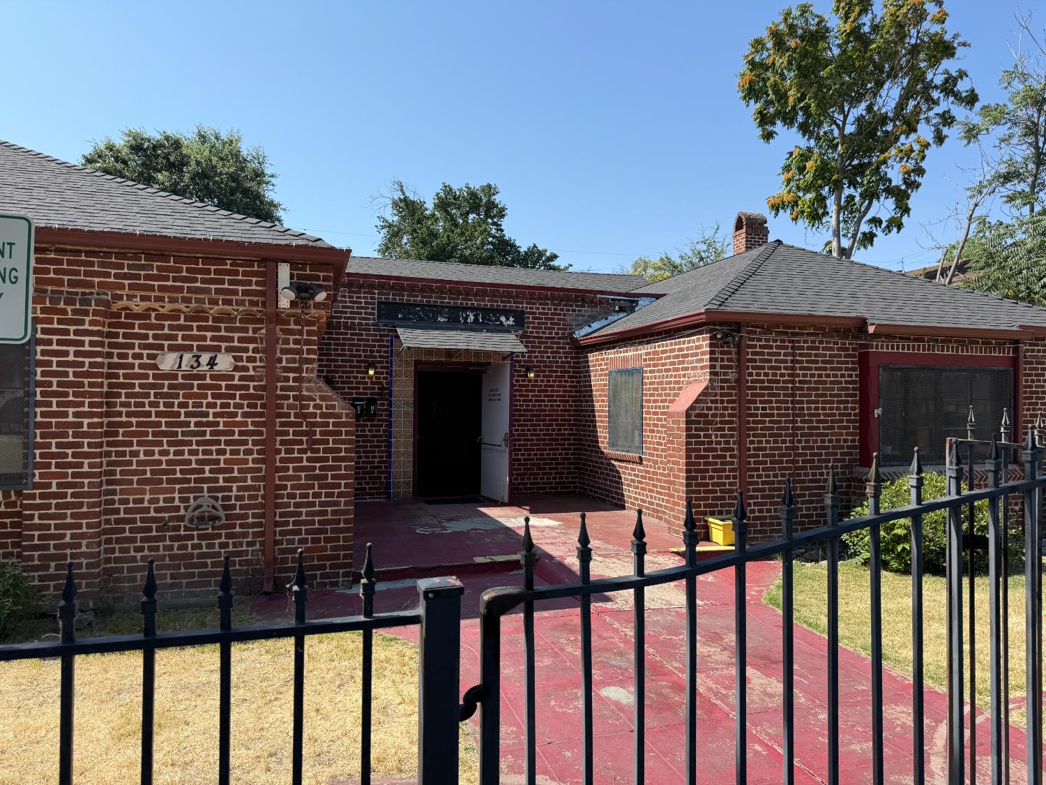 Detail Gallery Image 6 of 26 For 134 W Park St, Stockton,  CA 95202 - – Beds | – Baths