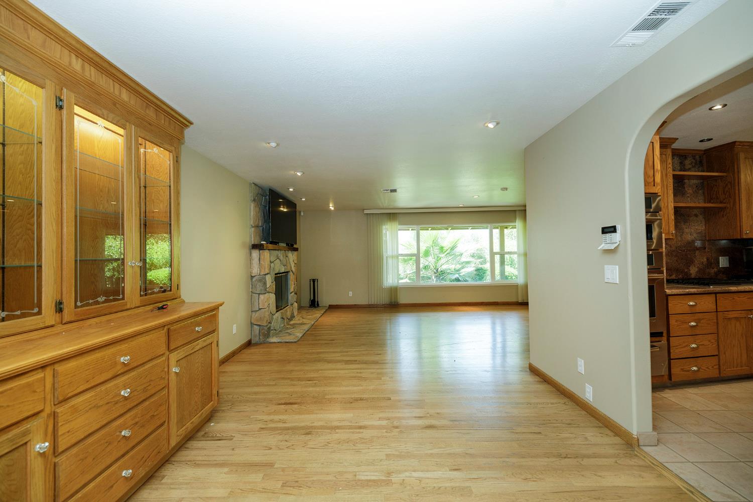 Detail Gallery Image 14 of 88 For 1800 Sperry Rd, Hughson,  CA 95326 - 3 Beds | 3/1 Baths
