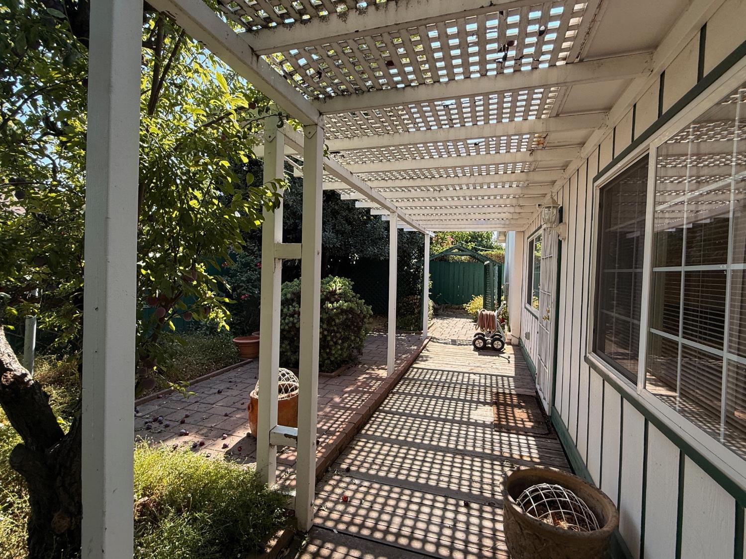 Detail Gallery Image 3 of 52 For 8216 Rensselaer Way, Sacramento,  CA 95826 - 3 Beds | 2 Baths