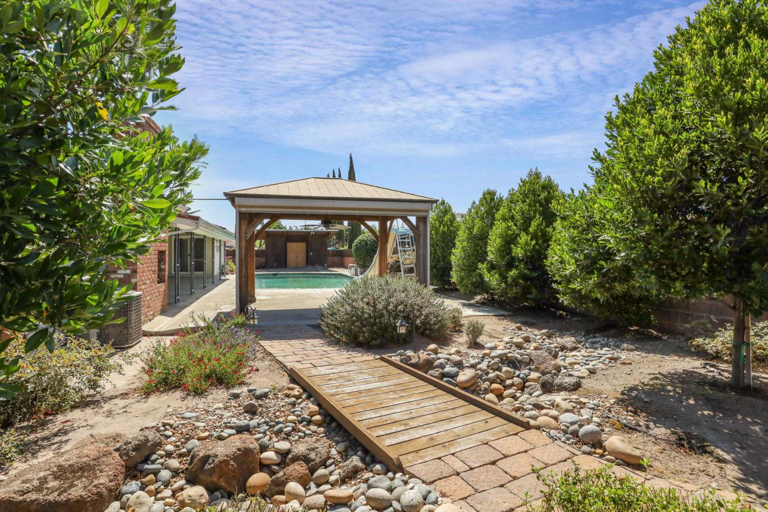 Detail Gallery Image 5 of 72 For 6796 E Woodward Ave, Manteca,  CA 95337 - 4 Beds | 2/1 Baths