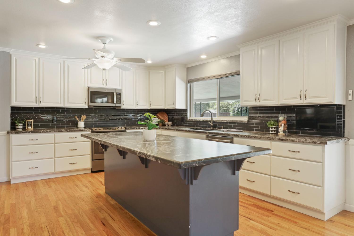 Detail Gallery Image 27 of 72 For 6796 E Woodward Ave, Manteca,  CA 95337 - 4 Beds | 2/1 Baths