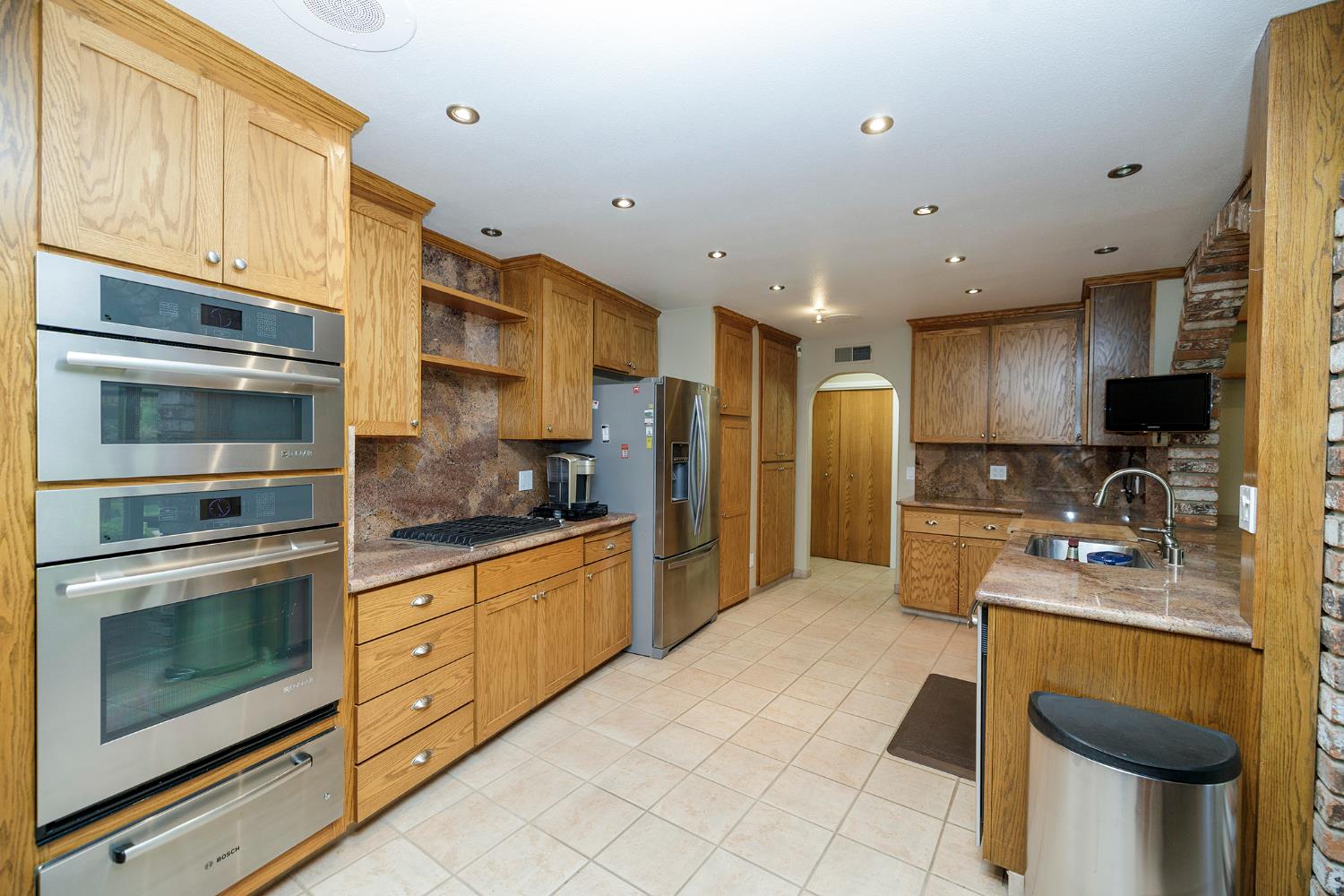 Detail Gallery Image 15 of 88 For 1800 Sperry Rd, Hughson,  CA 95326 - 3 Beds | 3/1 Baths
