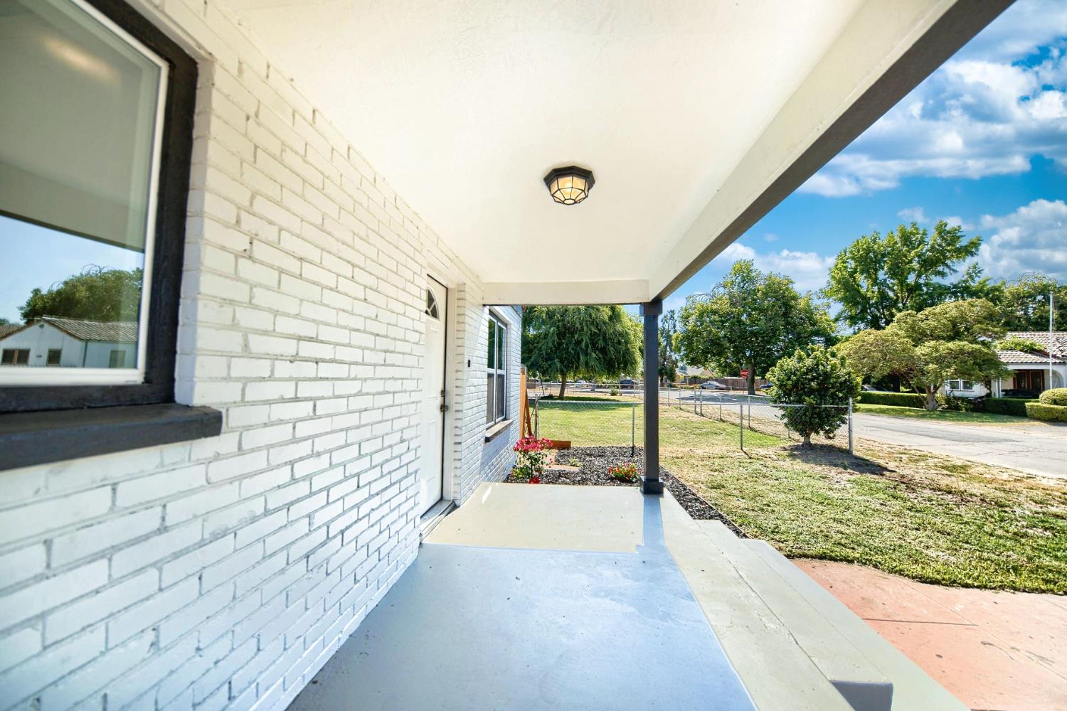 Detail Gallery Image 5 of 91 For 1409 Waverly Dr, Modesto,  CA 95351 - 2 Beds | 1 Baths
