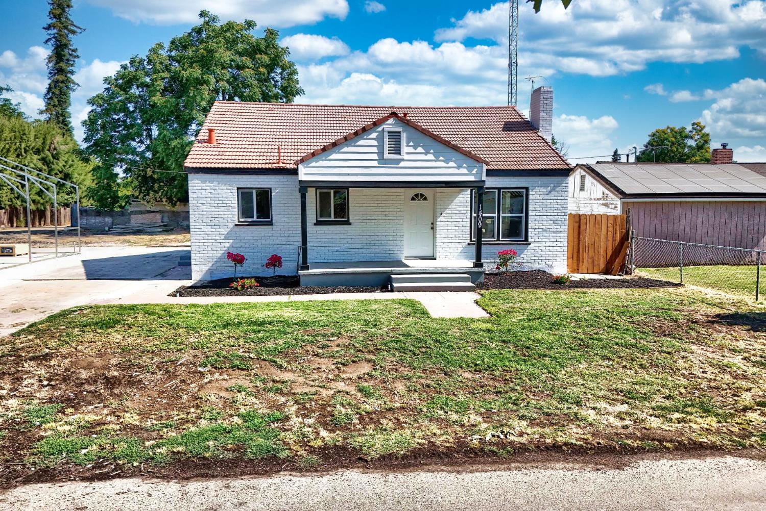 Detail Gallery Image 2 of 91 For 1409 Waverly Dr, Modesto,  CA 95351 - 2 Beds | 1 Baths