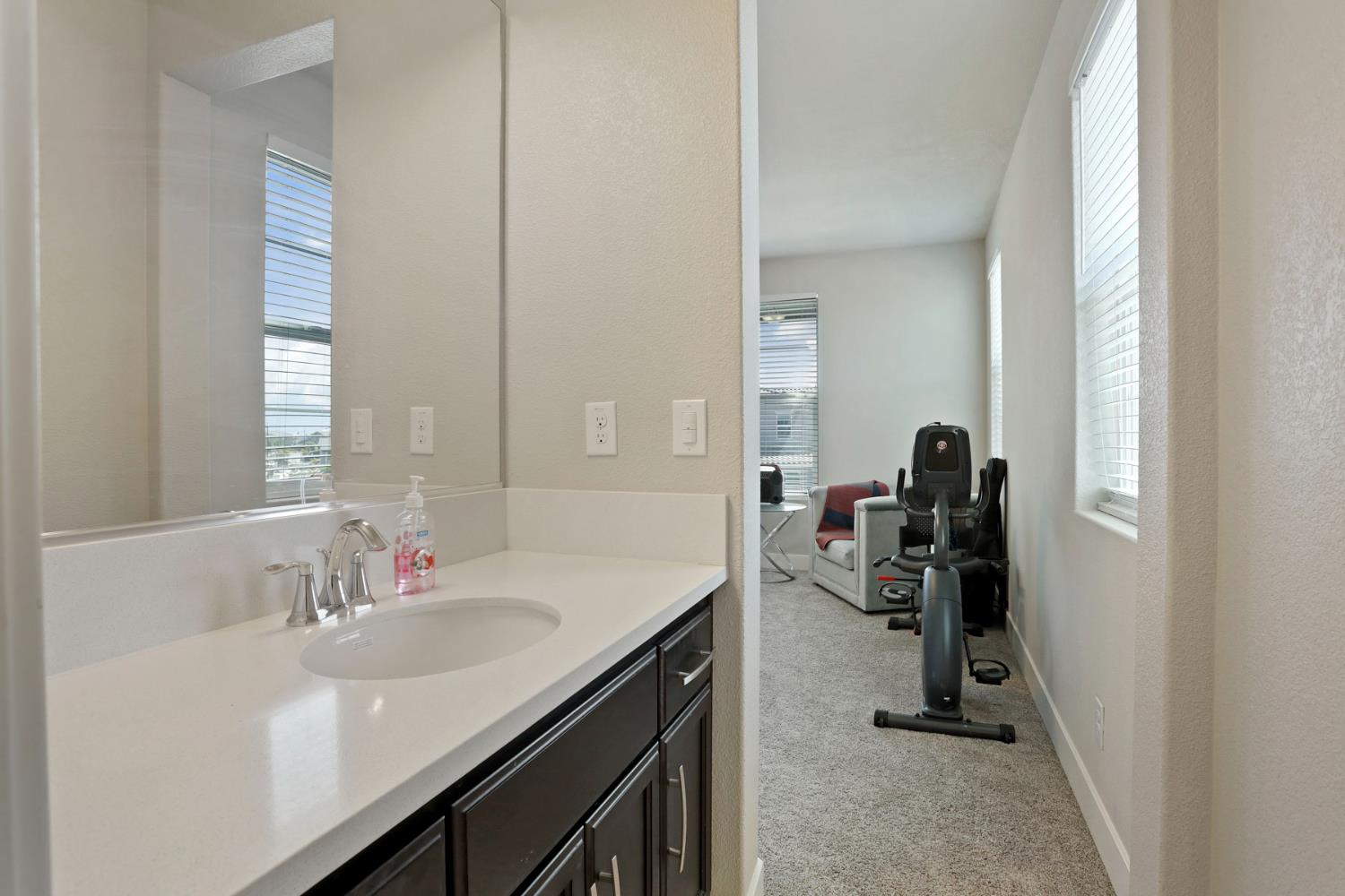 Detail Gallery Image 31 of 54 For 1847 Outrigger Ln, Lathrop,  CA 95330 - 5 Beds | 4/1 Baths