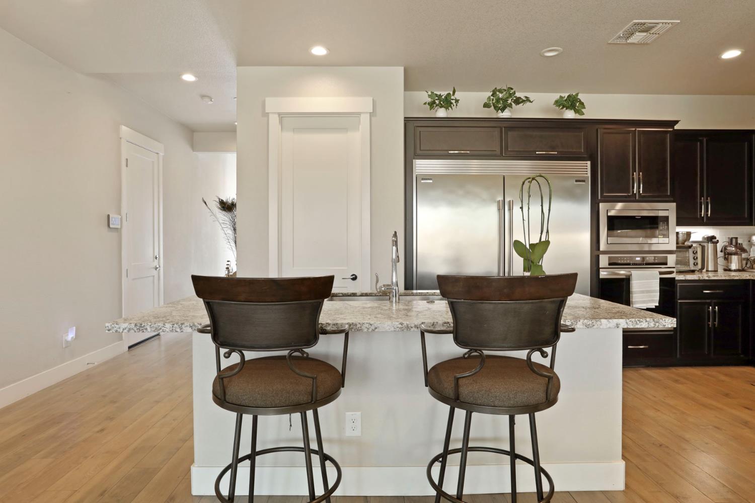Detail Gallery Image 11 of 54 For 1847 Outrigger Ln, Lathrop,  CA 95330 - 5 Beds | 4/1 Baths