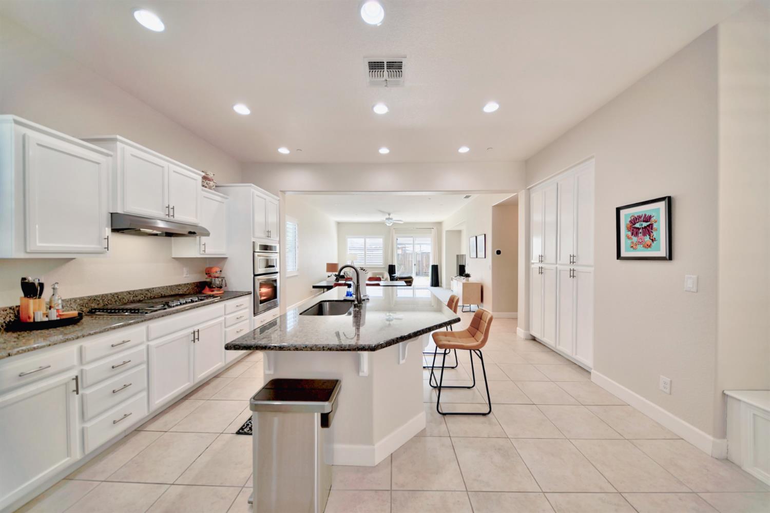 Detail Gallery Image 12 of 75 For 1980 Carogold Ln, Manteca,  CA 95337 - 4 Beds | 3/1 Baths