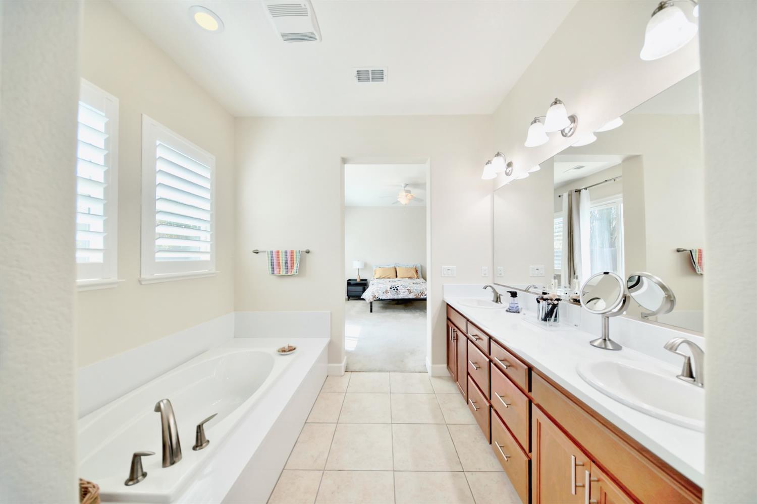 Detail Gallery Image 50 of 75 For 1980 Carogold Ln, Manteca,  CA 95337 - 4 Beds | 3/1 Baths