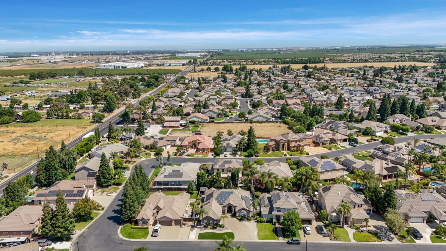 Detail Gallery Image 11 of 79 For 1587 Terracina Cir, Manteca,  CA 95336 - 4 Beds | 3 Baths