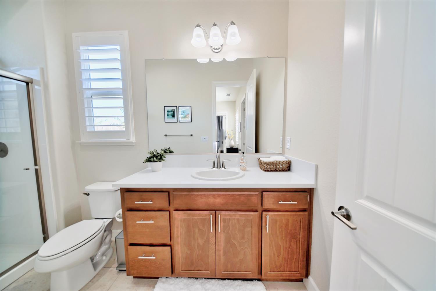 Detail Gallery Image 65 of 75 For 1980 Carogold Ln, Manteca,  CA 95337 - 4 Beds | 3/1 Baths