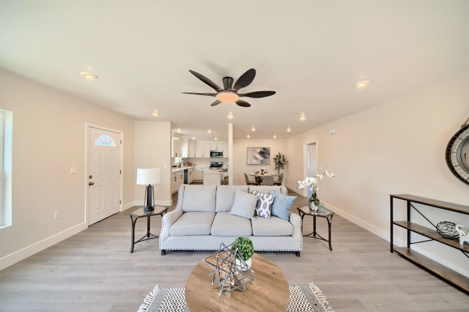 Detail Gallery Image 11 of 91 For 1409 Waverly Dr, Modesto,  CA 95351 - 2 Beds | 1 Baths
