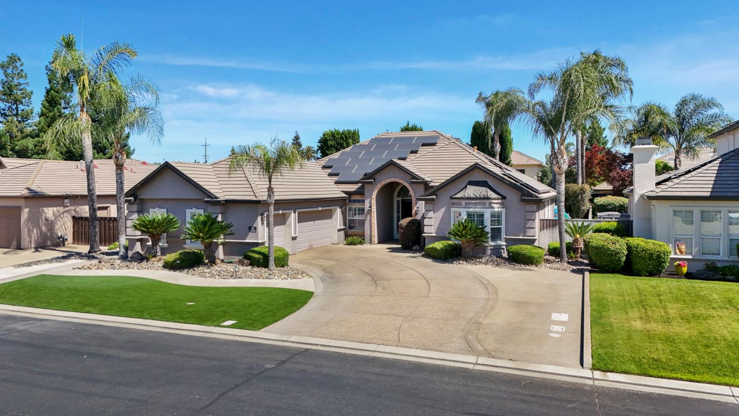 Detail Gallery Image 3 of 79 For 1587 Terracina Cir, Manteca,  CA 95336 - 4 Beds | 3 Baths