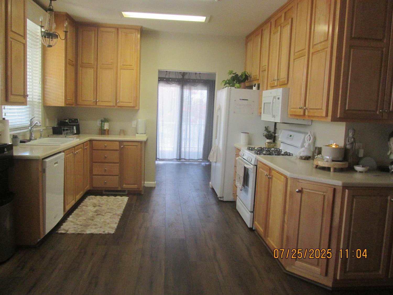 Detail Gallery Image 2 of 42 For 825 Knights Ct, Livingston,  CA 95334 - 3 Beds | 2 Baths