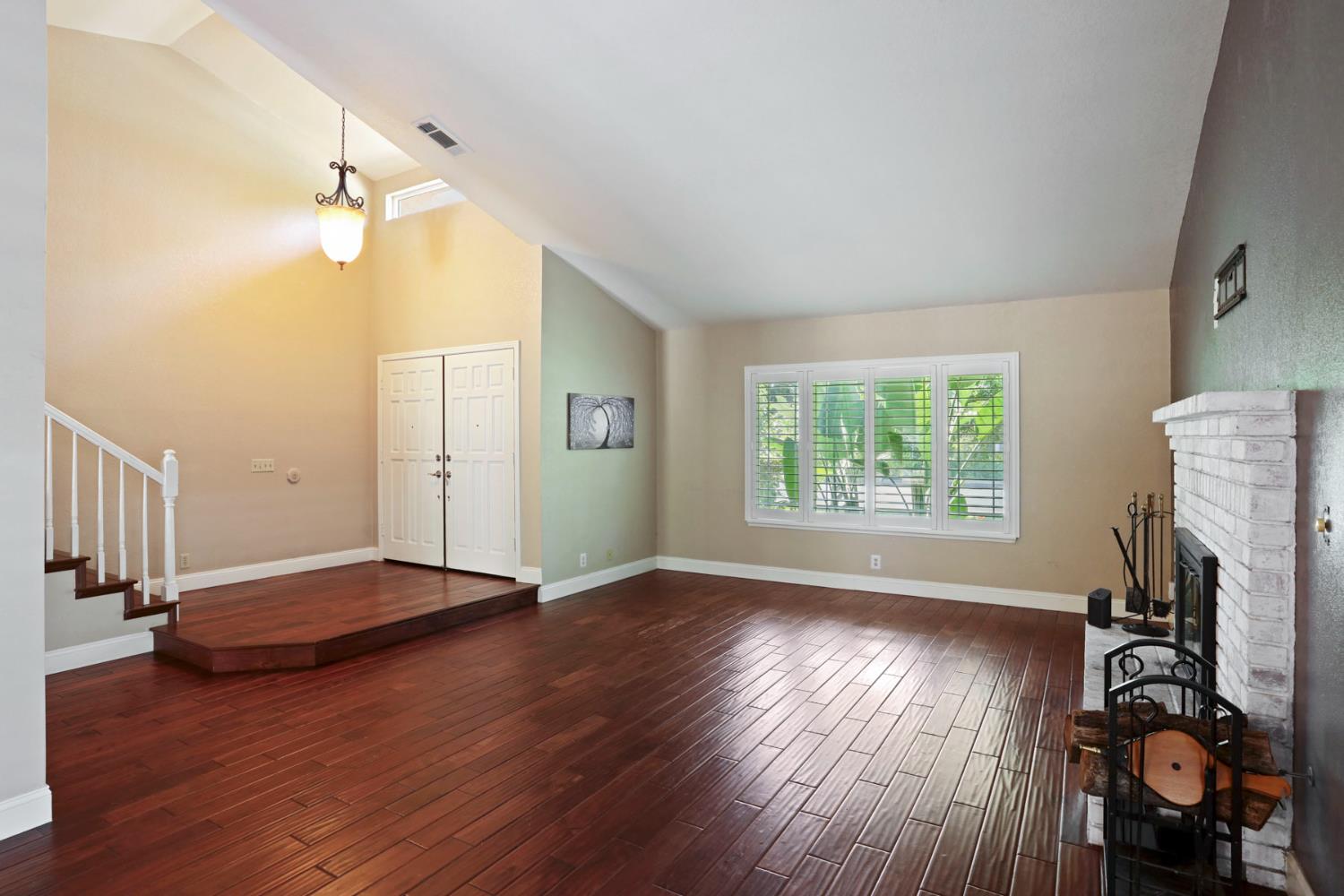 Detail Gallery Image 9 of 97 For 1717 Edgebrook Dr, Modesto,  CA 95354 - 4 Beds | 3/1 Baths