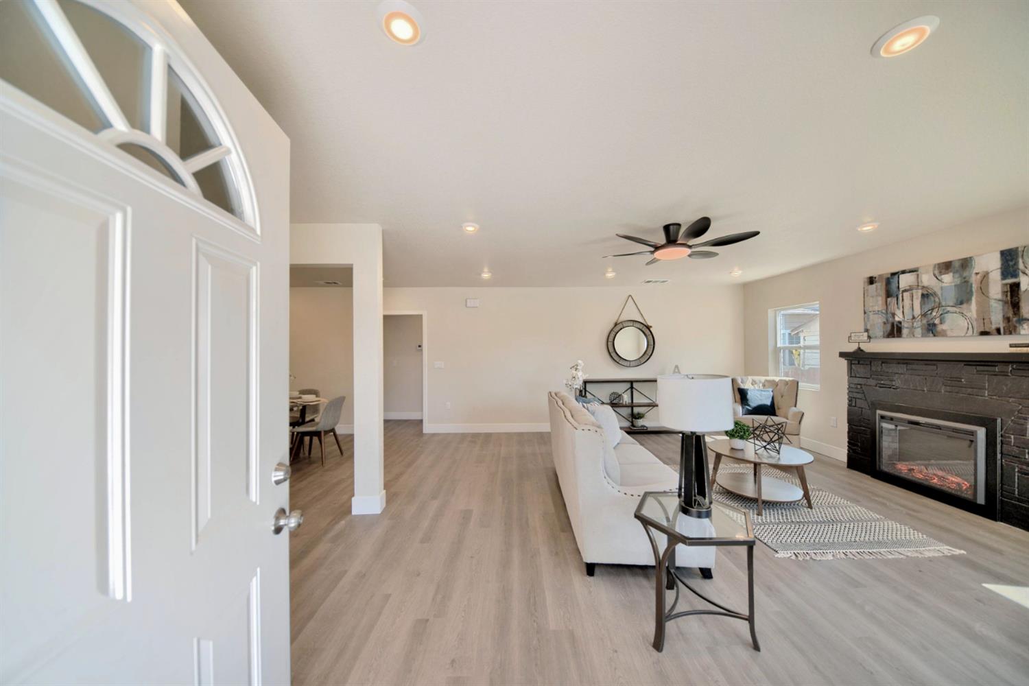 Detail Gallery Image 6 of 91 For 1409 Waverly Dr, Modesto,  CA 95351 - 2 Beds | 1 Baths