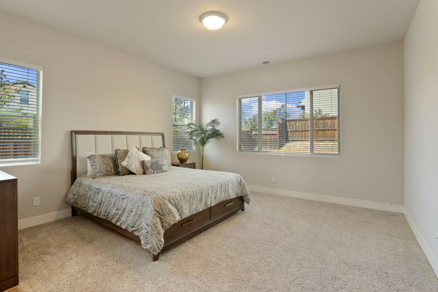 Detail Gallery Image 18 of 54 For 1847 Outrigger Ln, Lathrop,  CA 95330 - 5 Beds | 4/1 Baths