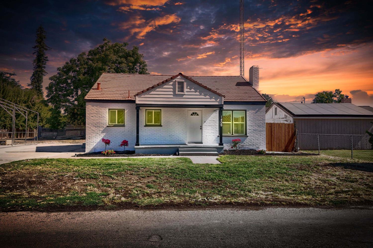 Detail Gallery Image 3 of 91 For 1409 Waverly Dr, Modesto,  CA 95351 - 2 Beds | 1 Baths